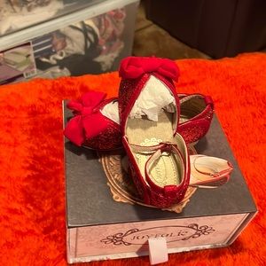 Red Sparkling dress shoes. Ready for Christmas. Size T8 new no tags.